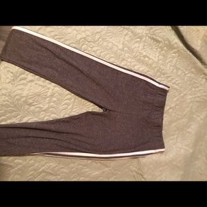 Grey leggings with striped detail on both sides